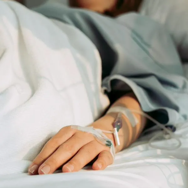 Joven de 20 años tuvo 4 paro cardíacos por bebida energizante antes de entrenar