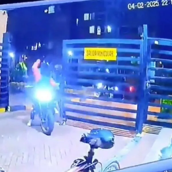 Robo de moto en Soacha: ladrones robaron y golpearon a víctima dentro de conjunto