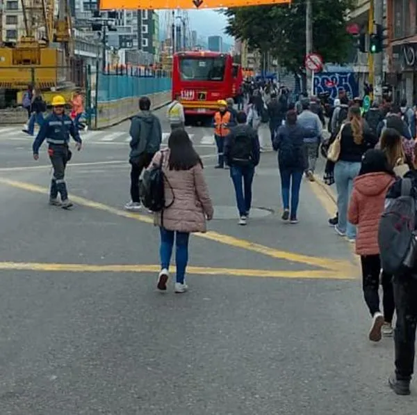 Protestas en Bogotá hoy bloquean Transmilenio en la Av. Caracas: hay desvíos