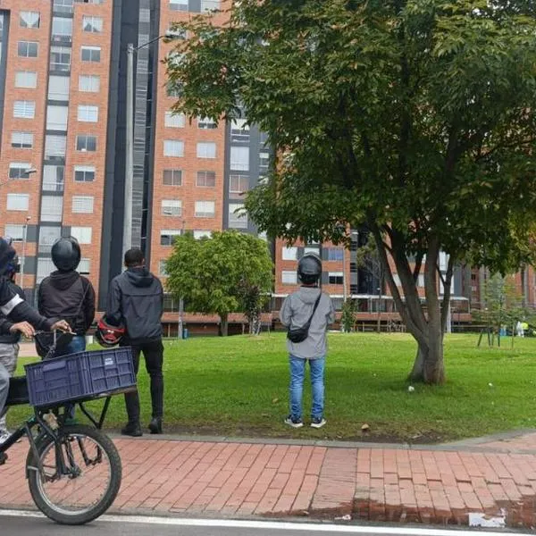 Murió persona hoy cerca de Titán Plaza (Bogotá) al caer de edificio en conjunto