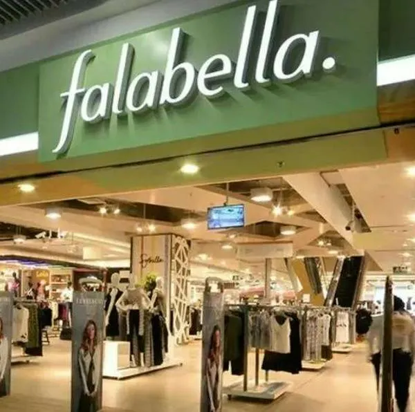 Falabella, la famosa cadena de supermercados en Colombia, anuncia descuentos (solo por unas horas): zapatos, perfumes y televisores. Acá, detalles.