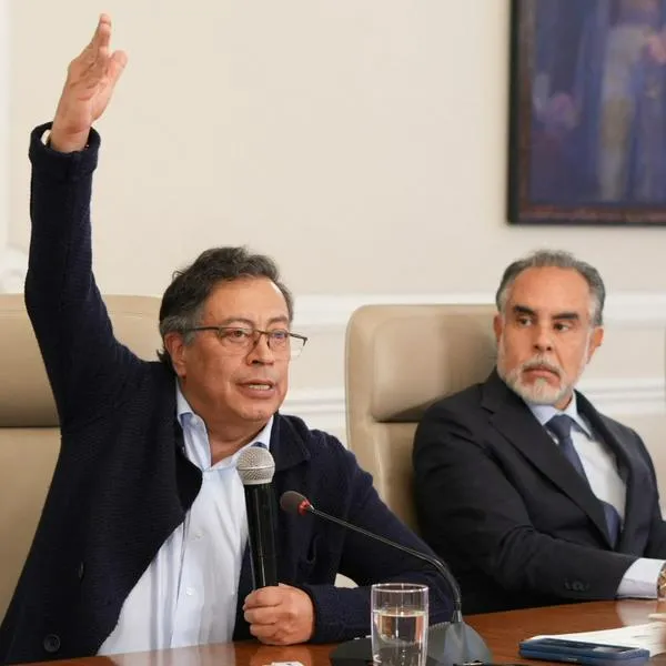 Petro defiende transmisión del consejo de ministros. 