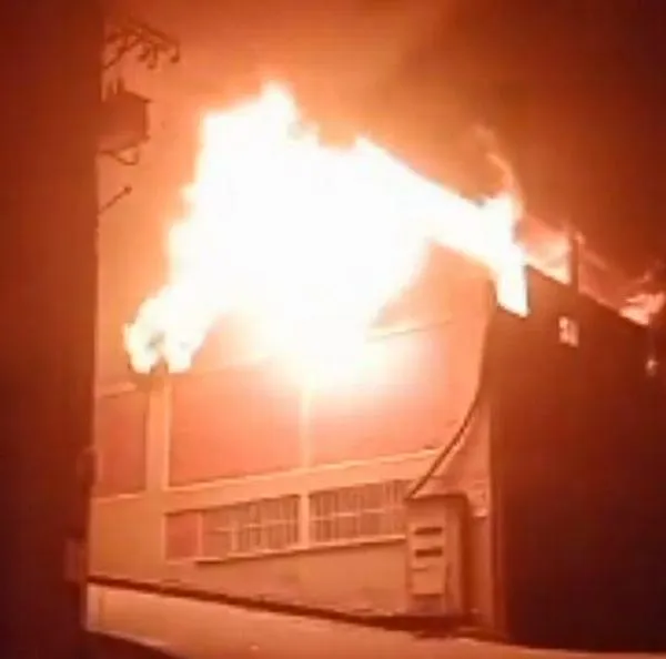 Incendio en fábrica de colchones de Girardota afectó 3 bodegas y dejó el negocio en pérdida total