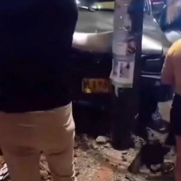 Camioneta sin frenos se llevó por delante a 5 peatones, a un carro y a 4 motos en Santa Cruz, Medellín