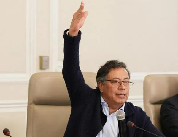Petro pide la renuncia a todo su gabinete en plena crisis de gobierno