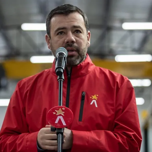 Carlos Fernando Galán reveló que 5 hoteles en Bogotá habrían robado más de 130.000 litros de agua. Anuncio duras medidas contra infractores.