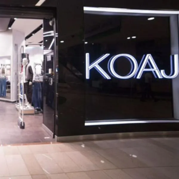 Koaj descuentos del 50 % en camisas, chaquetas, sacos, tenis y más en Internet