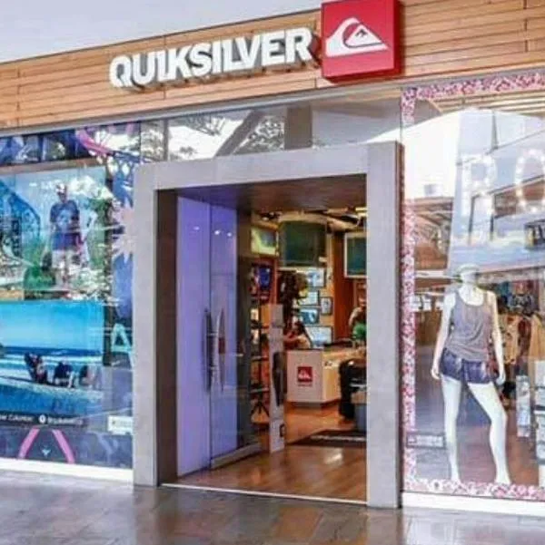124 tiendas de las marcas Quiksilver, Billabong y Volcom cerrarán sus puertas luego de que su empresa matriz, Liberated Brands, en Estados Unidos.