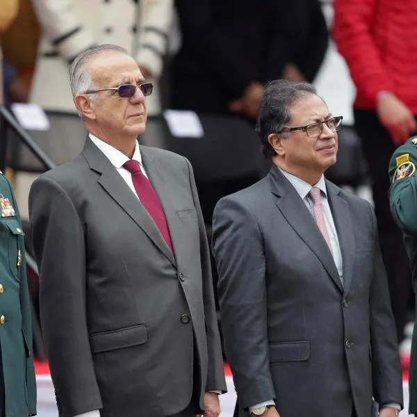 Ministro Iván Velásquez presenta renuncia irrevocable al Ministerio de Defensa
