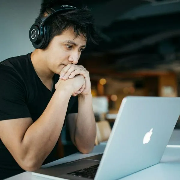 Buscan 5.000 personas para aprender de inteligencia artificial en Edtech Henry 