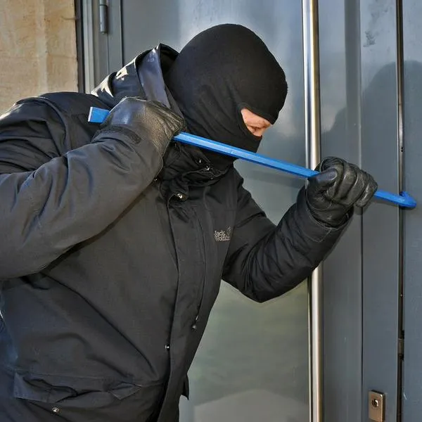 Robo en exclusivo conjunto de Bogotá: ladrones desocuparon casa en 6 minutos