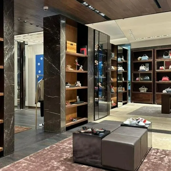 Tienda Carolina Herrera CH en centro comercial El Tesoro.