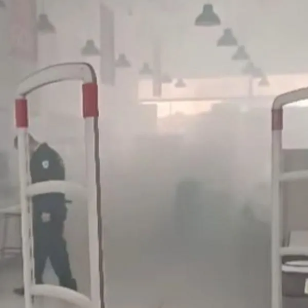 Incendio cerca de Canal RCN en Bogotá, por avenida de Las Américas hoy