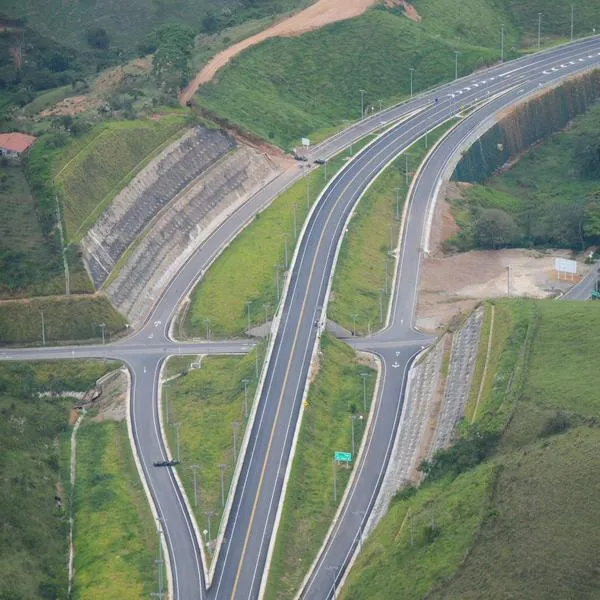 Nueva vía de la autopista Río Magdalena, en Antioquia