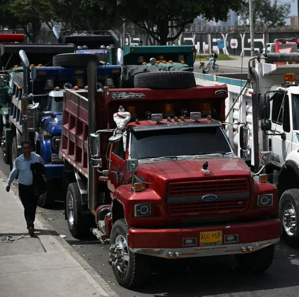 Camioneros en Colombia durante un paro, al cual volverían si el precio del ACPM sube