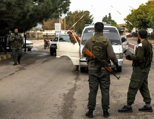 En Siria, la violencia entre grupos armados en la costa creciente preocupa a la minoría alauita
