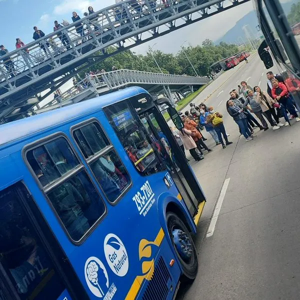 Bloqueo en av. NQS de Transmilenio