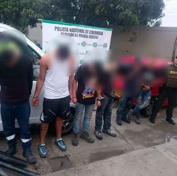 Hombres robaron $ 25 millones de cableado público usando uniformes falsos