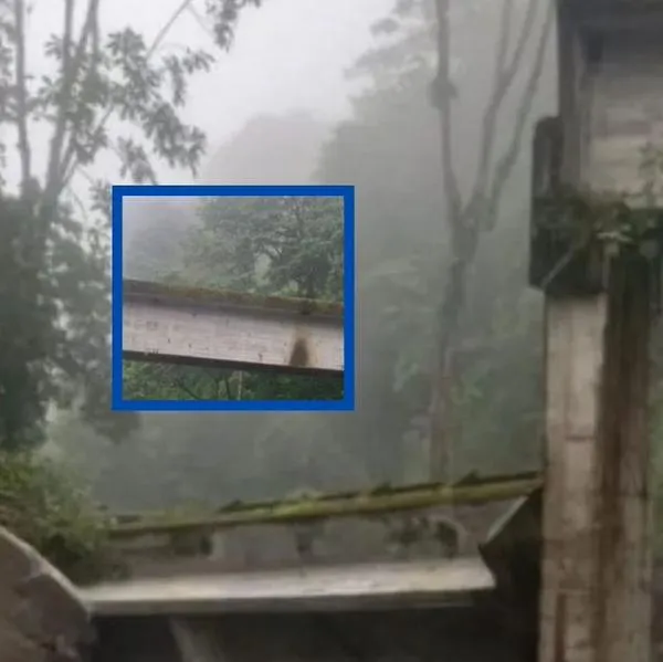 Tragedia en Cundinamarca: se desplomó puente y complicó la conexión entre dos municipios de La Vega y Sasaima. La estructura cedió. 