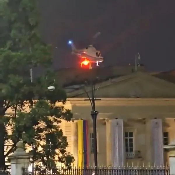 Helicóptero vuela sobre la Casa de Nariño durante ausencia de Gustavo Petro