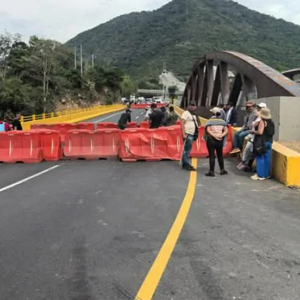 Vuelve la normalidad a la vía Melgar-Bogotá; firmantes de paz levantan bloqueos