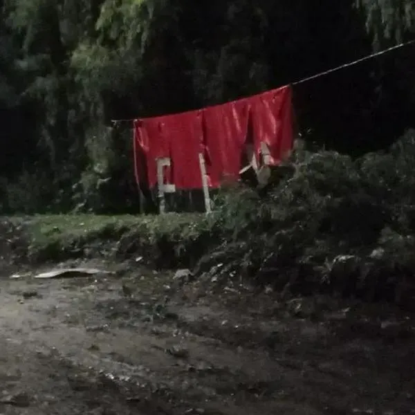 Hallan bandera del Eln en la Autopista Norte (Bogotá) y activan operativo