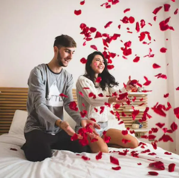 Advierten a parejas de Bogotá en San Valentín por uso de condones que contaminan el sistema de alcantarillado. Acueducto ya tomó decisión. 