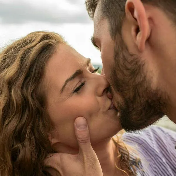 Foto de novios, en nota de cuál es el pueblo más romántico de Cundinamarca, cerca a Bogotá, y planes gratis