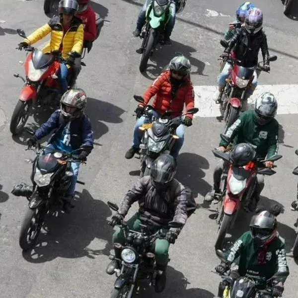 Foto de motos, en nota de cómo comprar moto más vendida de Colombia en 2025, NKD 125 de AKT, en cuota baja