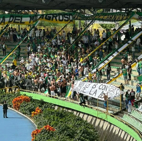 Graves disturbios en el estadio Centenario por parte de hinchas del Quindío. Varios aficionados protestas contra dirigente Hernando Ángel. 