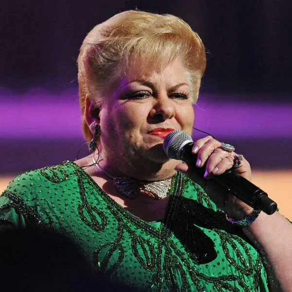Foto de Paquita, la del barrio, en nota sobre quién creó Rata de dos patas: no fue Paquita, la del Barrio y tiene dedicatoria