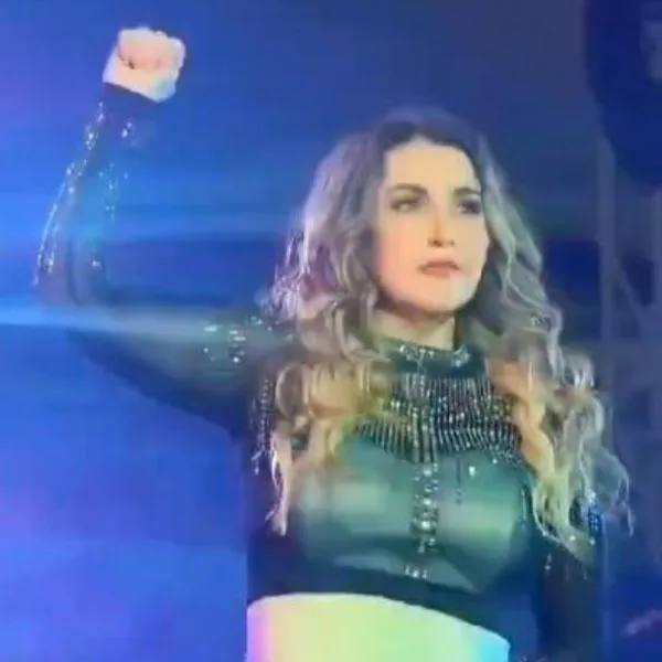 Alicia Villarreal hizo señal de violencia de género en concierto y hay video
