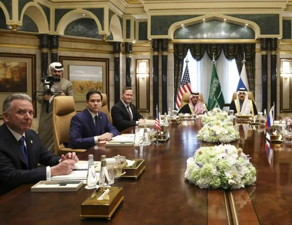 Estados Unidos y Rusia inician conversaciones en Arabia Saudita para ‘restablecer’ relaciones