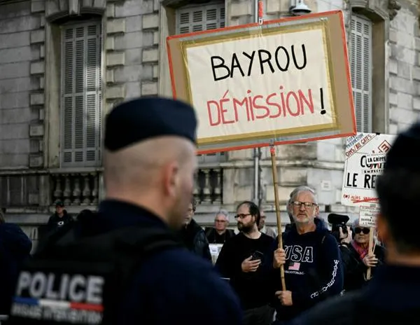 El primer ministro francés François Bayrou, bajo presión por el caso de violencias en Bétharram