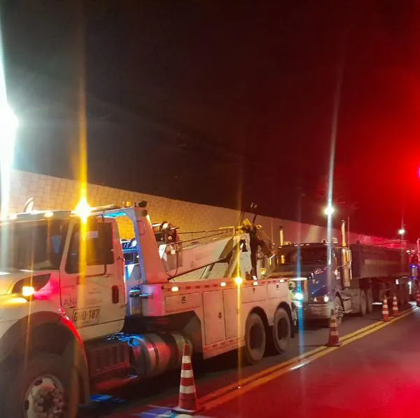 Trancón en vía Bogotá-Girardot hoy: protestas y bloqueos ralentizan el paso
