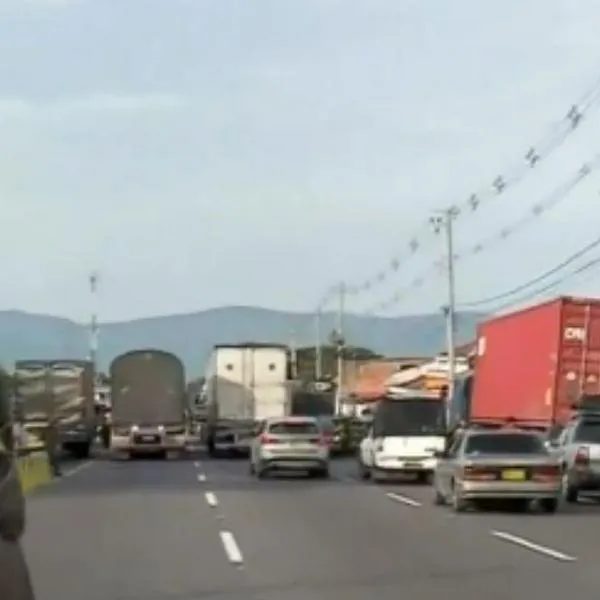 Bogotá-Girardot: siguen bloqueos en la vía y dicen que no habrá paso