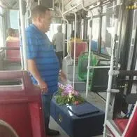 Cuerpo sin vida de una mujer tuvo que ser trasladado en bus al cementerio en Cuba