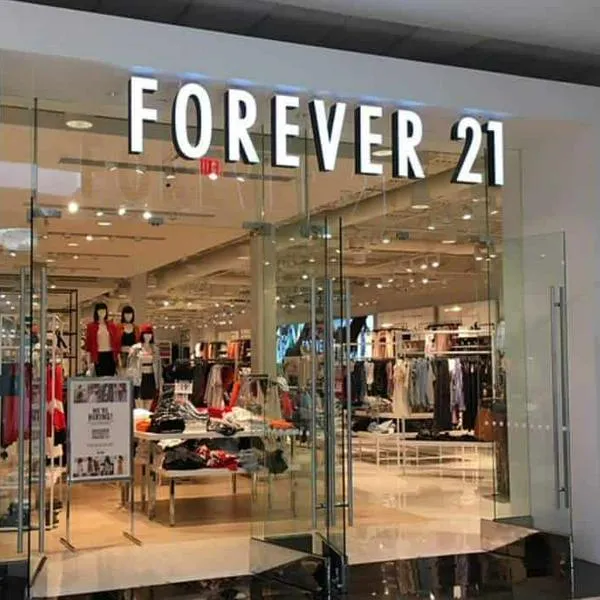 Forever 21 planea cerrar casi 200 tiendas en su segunda quiebra