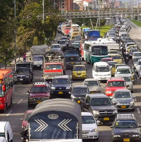 ¿Multas de tránsito en avenidas o calles de barrio son iguales en Colombia?