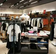 Forever 21 se quebró y cerrará casi 200 tiendas; el negocio entró en quiebra y habrá más cierres.