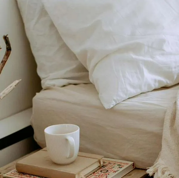 Foto de pocillo en habitación, en nota de qué significa que una persona deje pocillos en la habitación, según psicología
