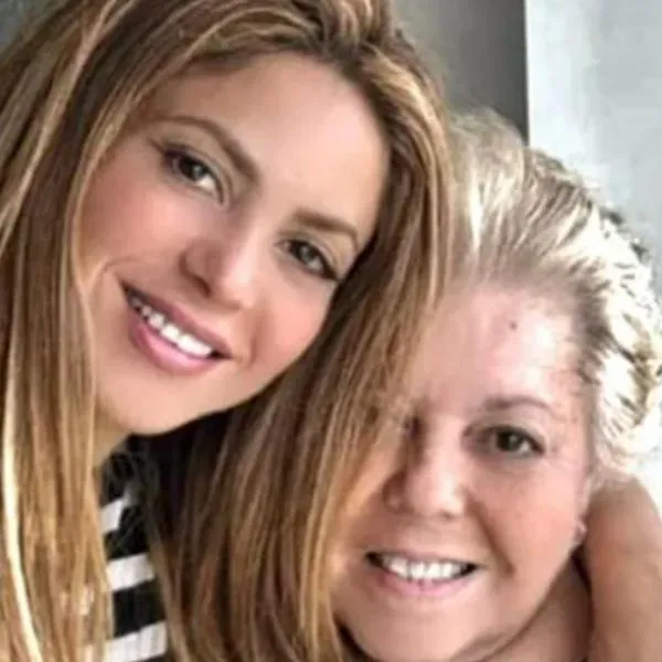 La mamá de Shakira cantó las canciones de su hija en concierto en Barranquilla