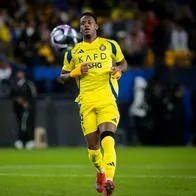 Jhon Durán fue expulsado en Arabia por calvazo a rival y Cristiano Ronaldo enfureció