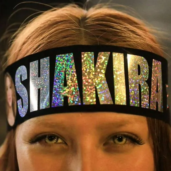 Foto de fanática de Shakira, en nota de qué planes hacer en Medellín tras concierto cancelado de Shakira, gratis y más