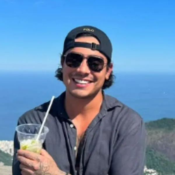 Felipe Saruma viajó a Brasil y presumió de su buena compañía