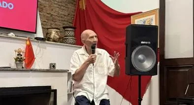 Elecciones en Uruguay 2025: candidato sufrió un infarto durante un debate y tuvo que ser salvado por uno de sus contincantes. Acá, los detalles.