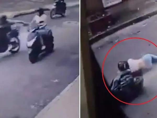 Así fue como un motoladrón tumbó a mujer en moto por robarle el bolso; quedó sin reacción y todo quedó en video. Acá, los detalles.