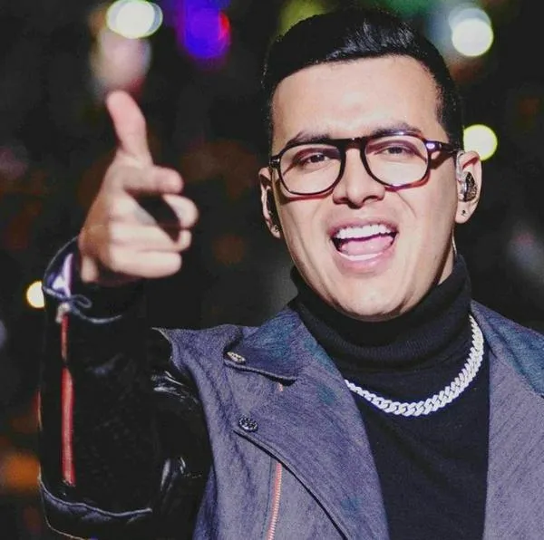 Le caen duro al cantante Yeison Jiménez por preferir a una actriz que a su esposa: "Una hora en un cuarto". Recibió todo tipo de comentarios.