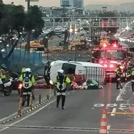 Grave accidente en la avenida Las Américas (Bogotá): camioneta se volcó y armó largo trancón. En la vía hay contraflujo. 