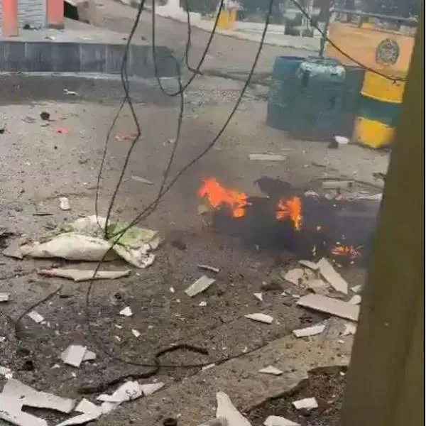 Así quedó el lugar donde atacaron con explosivos en Morales, Cauca. Hubo dos policías heridos